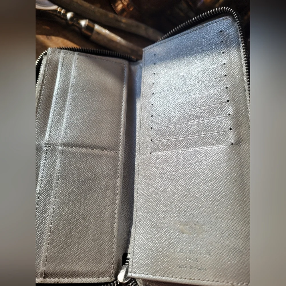 Louis Vuitton Taigarama Vertical Unisex Wallet